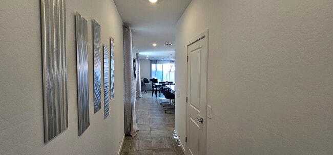 Foto del edificio - 3049 Hayden Rose Ave