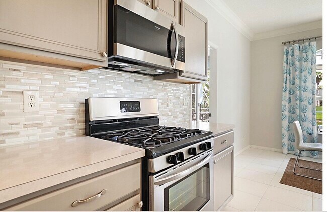 Foto del edificio - 1422 Fairway Cir
