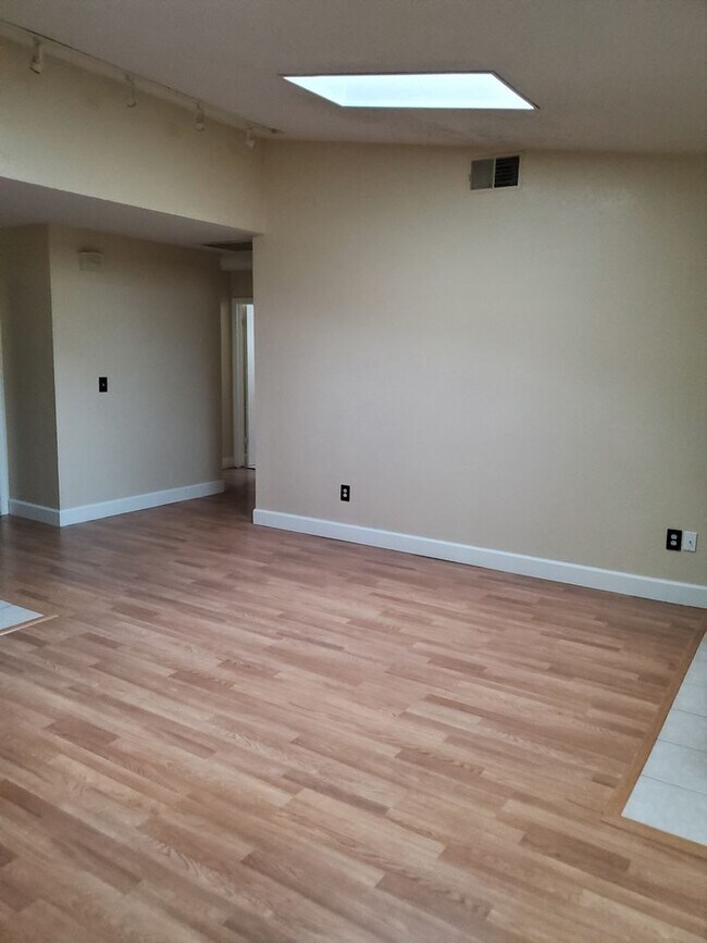 Foto del edificio - 3 bedroom 2 bath with Pool Off of Oakdale Road