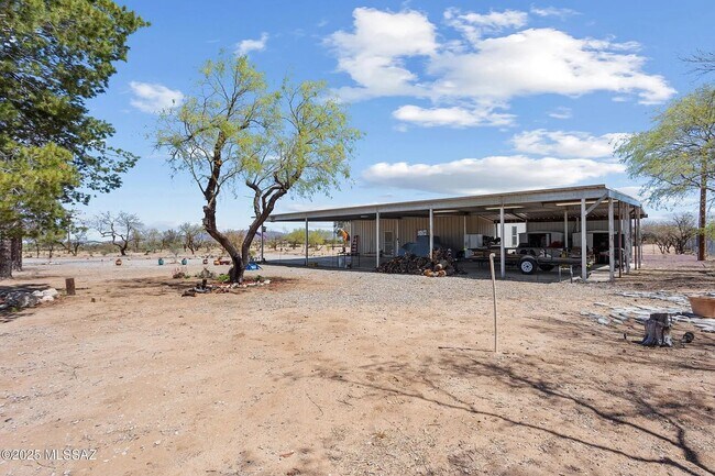Building Photo - 9031 S Lonesome Ln