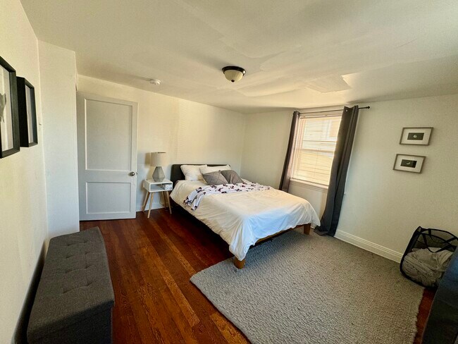 2nd bedroom upstairs - 138 Race St