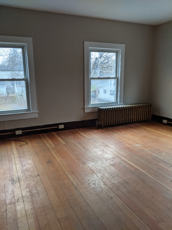 Primary Photo - 152 W Seneca St