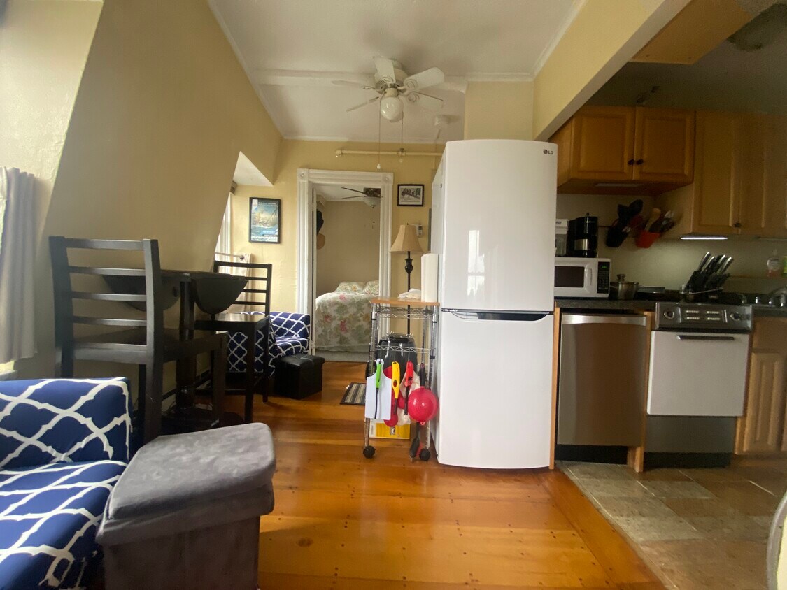 235 Spring St Unit 5, Newport, RI 02840 Condo for Rent in Newport, RI