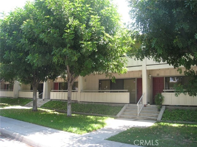 Building Photo - 747 Fairview Ave