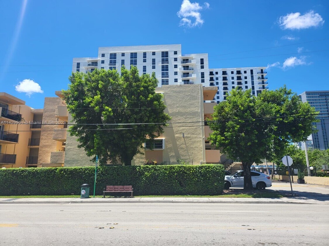 Primary Photo - 237 SW 13th St
