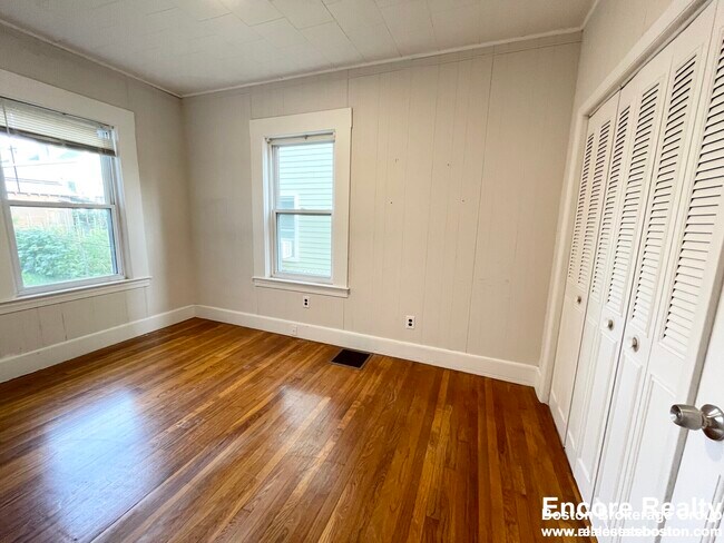 Foto del edificio - 122 Buttonwood St