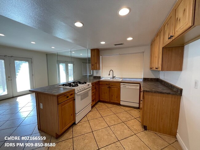 Building Photo - Garden Grove 2 Bedroom Home