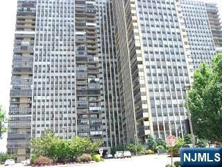 Foto principal - 300 Winston Dr