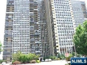 Building Photo - 300 Winston Dr