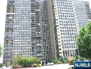 Building Photo - 300 Winston Dr