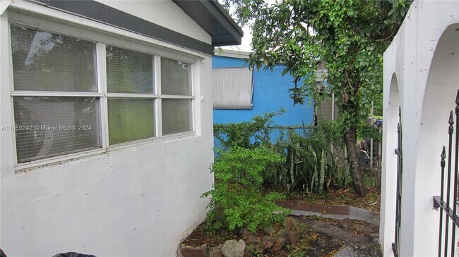 Building Photo - 7091 Moseley St