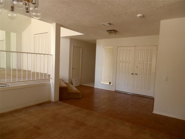 Foto del edificio - 16005 Country Club Ct
