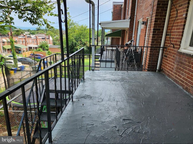 Building Photo - 3654 Chesterfield Ave