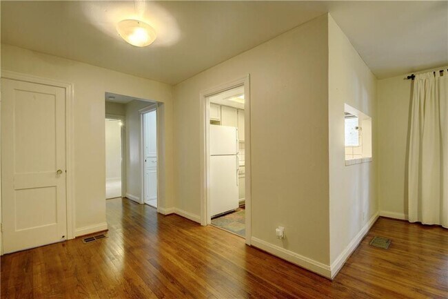 Foto del edificio - 910 E 32nd St