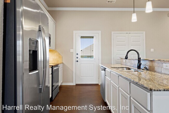 Foto del edificio - 3 br, 2 bath House - 5608 Moose Jaw Circle...