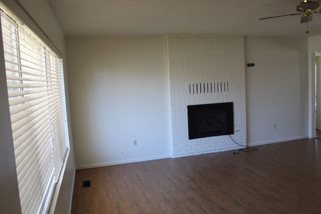 Building Photo - 6520 Climax Ave
