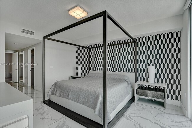 Foto del edificio - 330 Sunny Isles Blvd