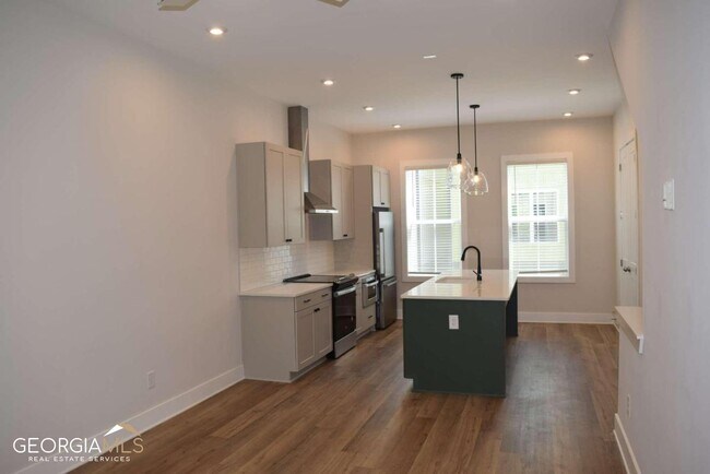 Building Photo - 71 Adore Ct SE