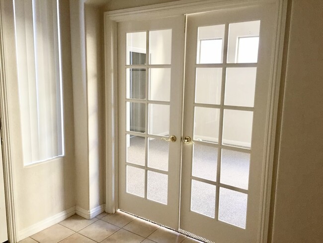 Building Photo - 1817 E Glacier Pl