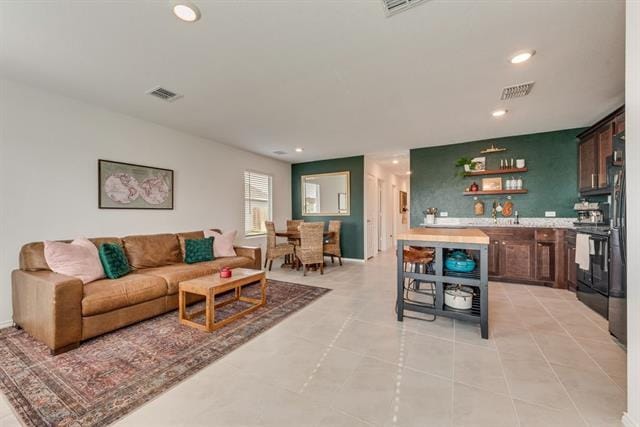 Building Photo - 6615 Coulter Dr