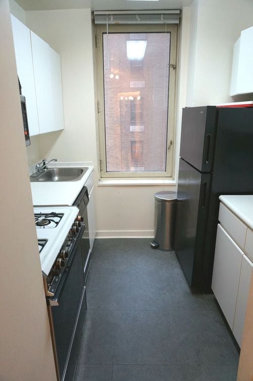 Building Photo - 147 E 48th St