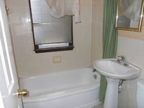 Building Photo - 4904 Xerxes Ave N