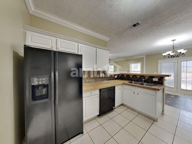 Foto del edificio - 875 Clairidge Ln
