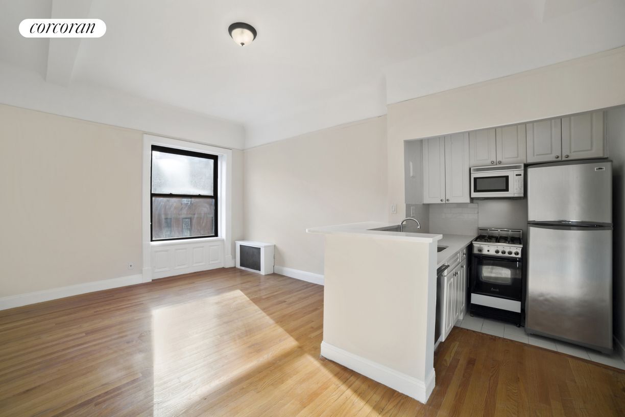 Primary Photo - 57 W 75th St