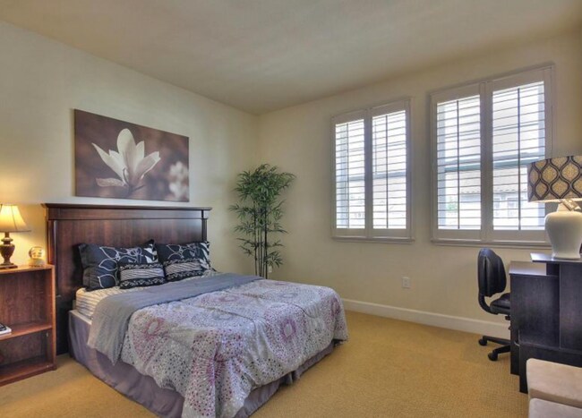 Building Photo - 1271 Avenida Las Brisas