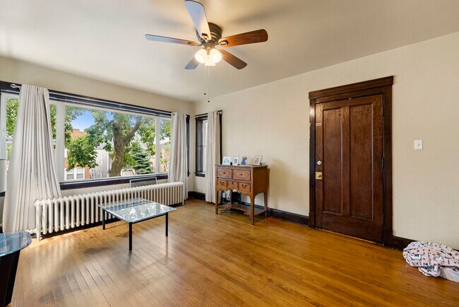Foto del edificio - 5121 W Henderson St