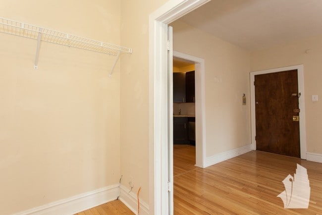 Building Photo - 428 W Surf St