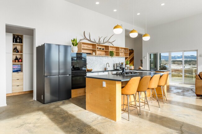 Foto del edificio - 5052 Hoblitt Ln
