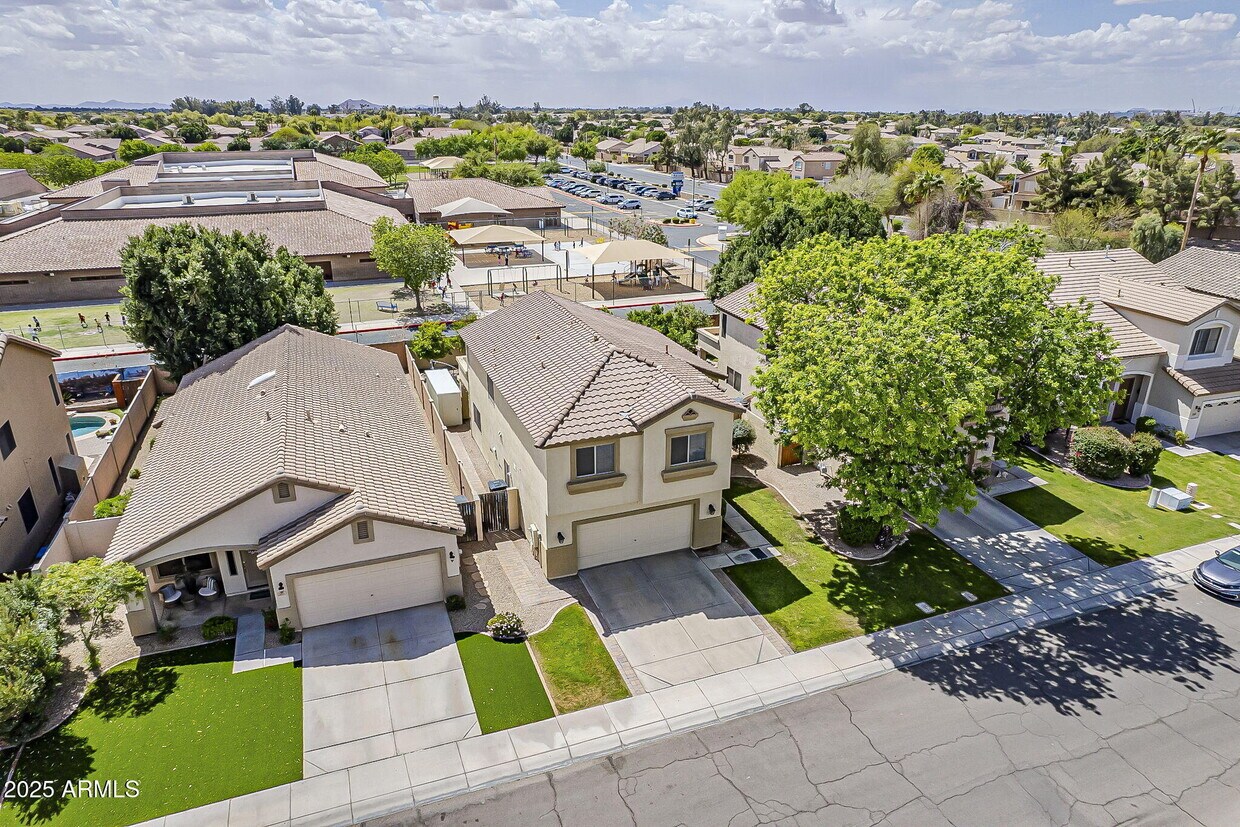Foto principal - 927 W Azalea Pl