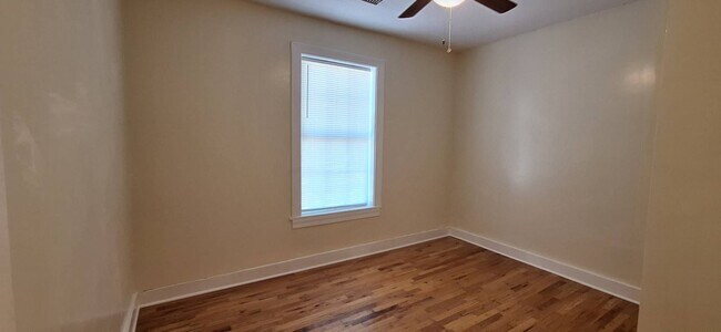 Building Photo - Beautifully renovated 4-bedroom 2 bath home