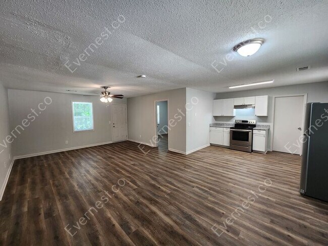 Building Photo - 725 W Creek Cir