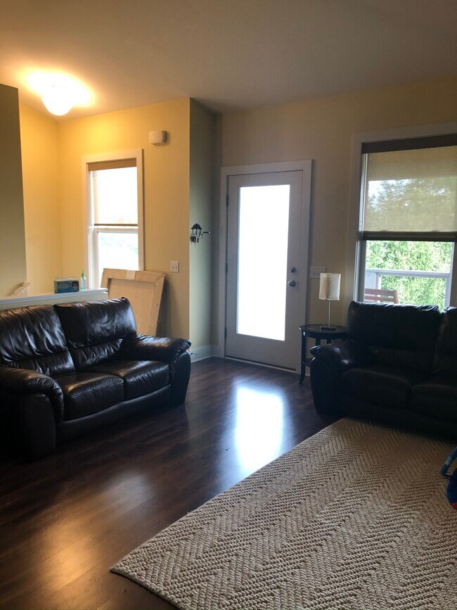 Two outdoor seating areas - 2108 Celadon Dr NE