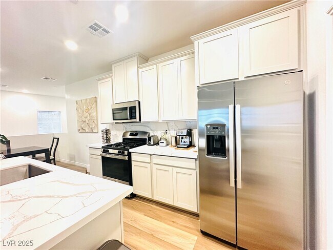 Building Photo - 600 Carriage Hill Dr
