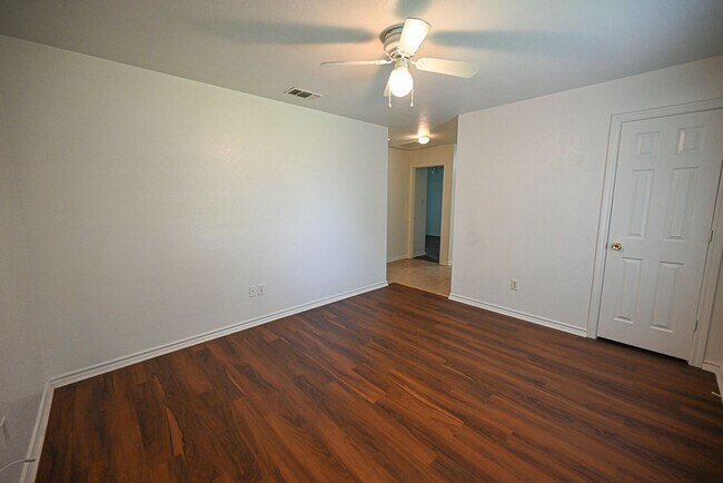 Foto del edificio - Cozy 2 Bedroom 1 Bath 2nd floor unit