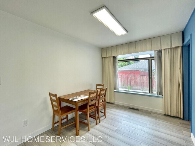 Foto del edificio - 3 br, 1 bath House - 8814 1st Ave NE