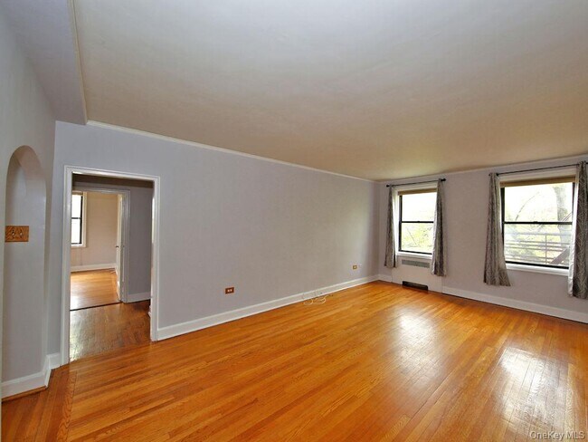 Foto del edificio - 314 Larchmont Acres