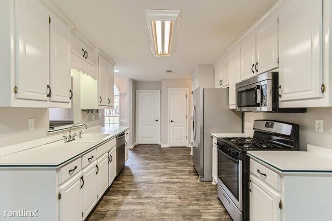 3 br, 2 bath House - 1207 Maplewood Circle... photo'