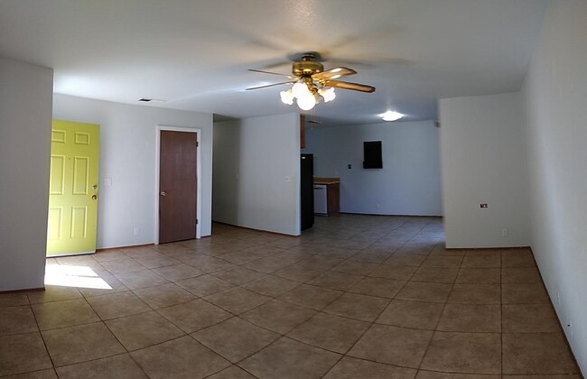 Foto del edificio - 615 Oriole Ave