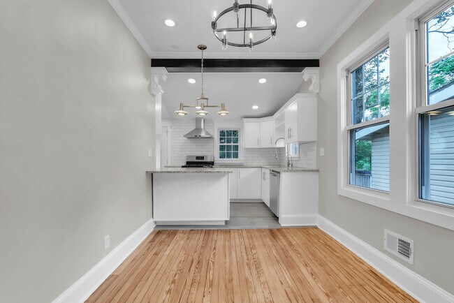 Foto del edificio - 4103 Crittenden St
