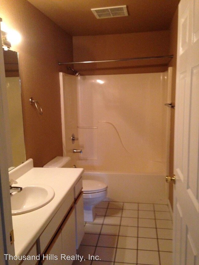 Building Photo - 123 Bunker Ridge Dr
