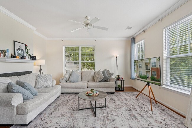 Building Photo - Stylish 3-Level Condo with Garage in Prime...