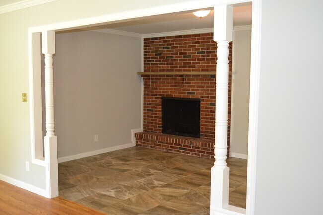 Building Photo - 1136 Seven Springs Cir NE