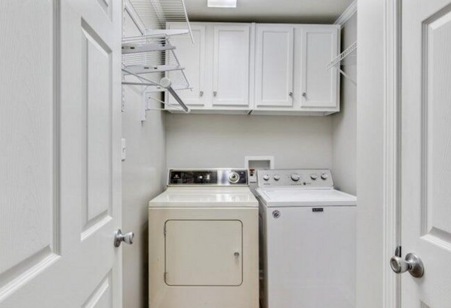Building Photo - 3 Bed 2 Bath Rental