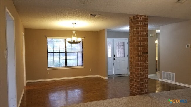 Building Photo - 329 Paisano St