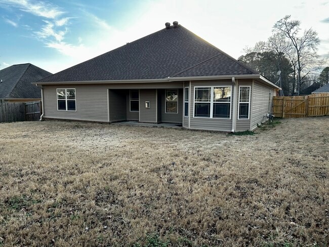 Foto del edificio - 210-210 Hidden Meadows Dr