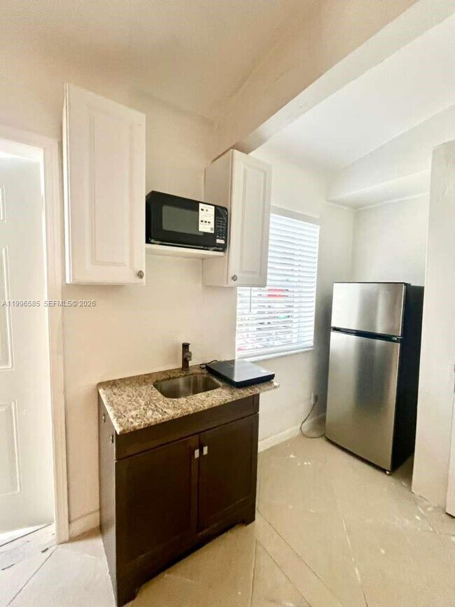 Foto del edificio - 1815 NE 174th St